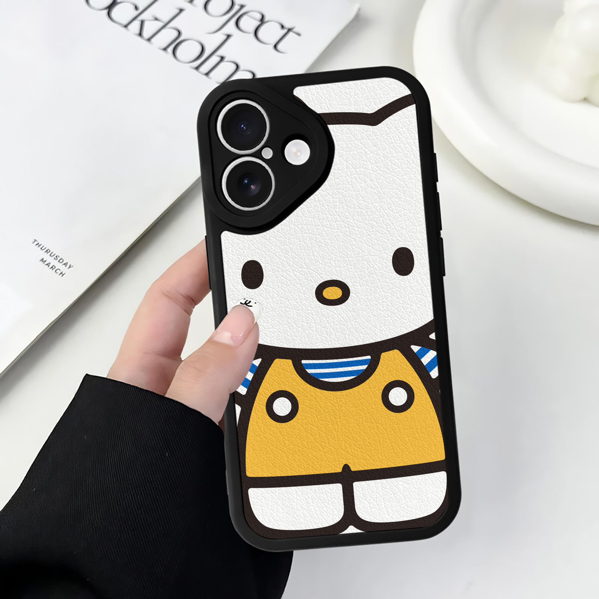 （画像用） Hello Kitty ハローキティ 【iPhone 16シリーズ対応】シリコンスマホケース（レザー調） 材質：シリコン